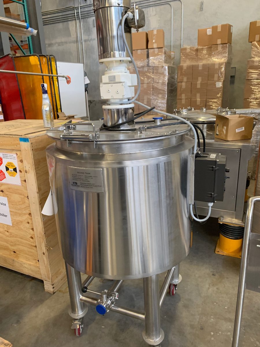 Sanitary mixing tank used in food and beverage process design